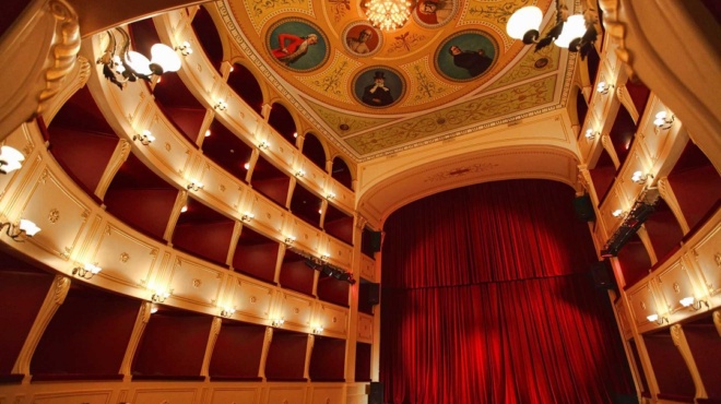 πάμε-θέατρο-τρεις-παραστάσεις-που-ξεχ-64191