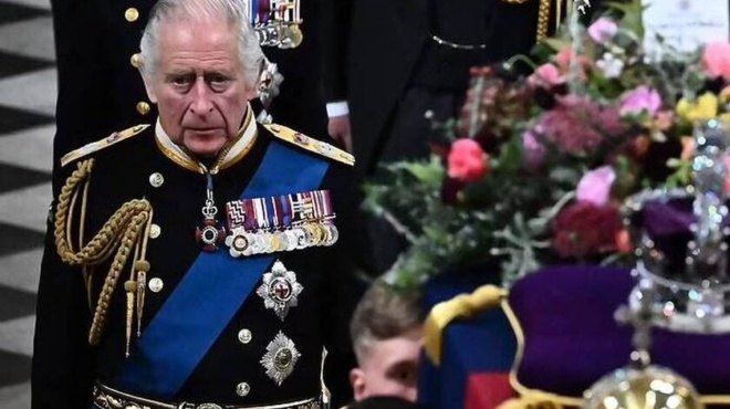 εκλαψε-μπροστά-στο-φέρετρο-της-βασίλι-59636