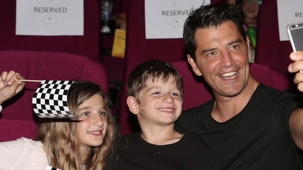 5-παιδιά-διάσημων-ελλήνων-που-μεγάλωσα-63493