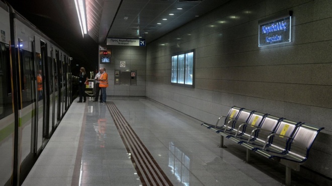 συναγερμός-στο-μετρό-άνδρας-έπεσε-στι-65032