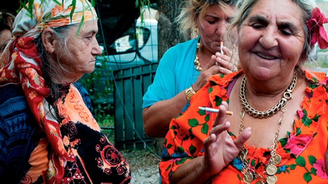 τα-έθιμα-των-ρομά-λεφτά-με-τα-τσουβάλ-68127