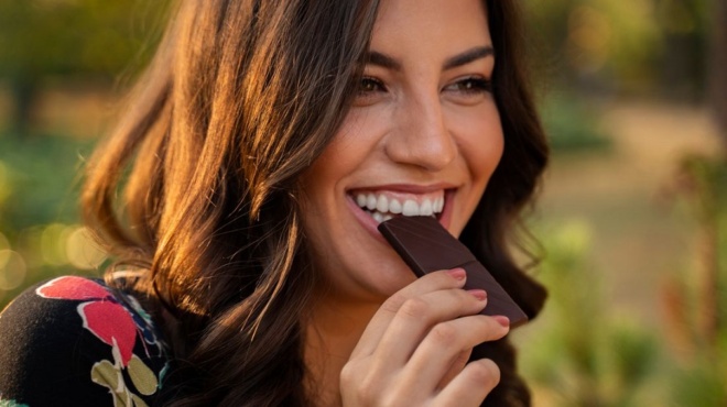 πόνοι-περιόδου-φάτε-μαύρη-σοκολάτα-73171