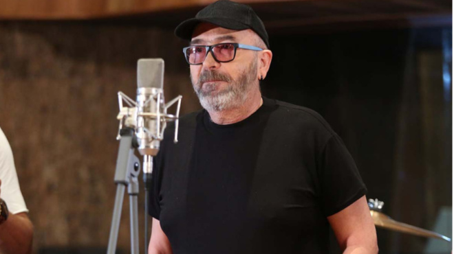 γονίδης-κουνάω-αντικείμενα-από-μακρ-72238