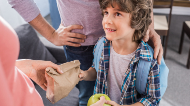 μητέρα-ετοιμάζει-καθημερινά-διπλό-κο-76262