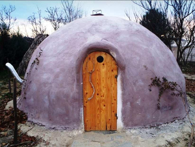 σπίτι από άχυρο και πηλό