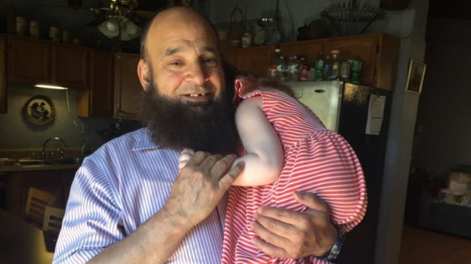 ένας-υπέροχος-άνθρωπος-υιοθετεί-καρκ-75191