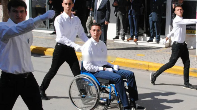 ο-γιάννης-αβραμίδης-παρέλασε-με-αναπη-74112