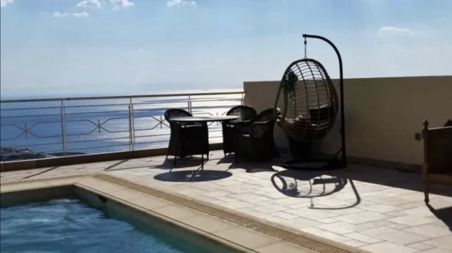 θέα-στο-σαρωνικό-με-πισίνα-στη-βεράντα-80112