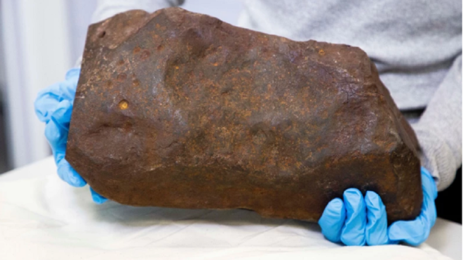 άντρας-κρατούσε-χρόνια-αυτή-την-πέτρα-94263