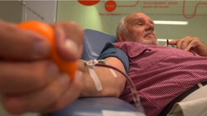 δάνεισε-το-αίμα-του-πάνω-από-1-000-φορές-σε-60-81841