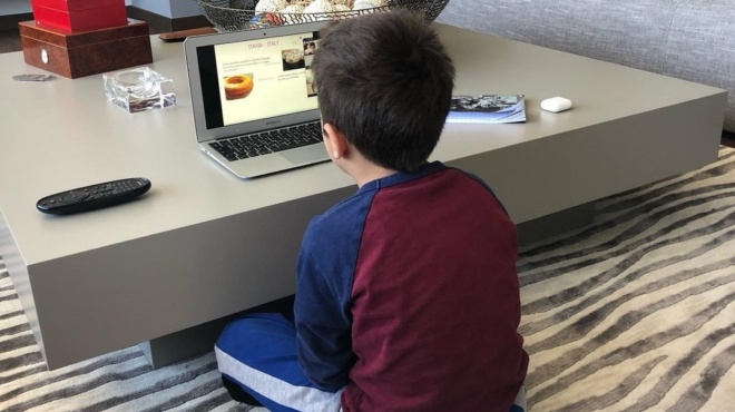 εσωτερική-σκάλα-και-γκρί-αποχρώσεις-π-125198