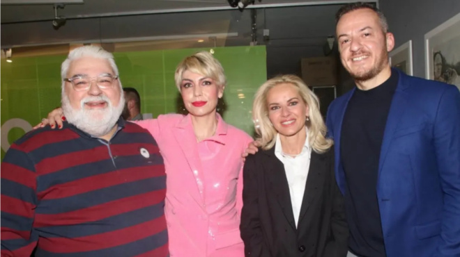 γυναίκαρα-με-τα-μαύρα-με-σούπερ-μίνι-132236