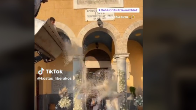 τα-έχασε-και-ο-παπάς-βγήκαν-από-την-εκκ-160229