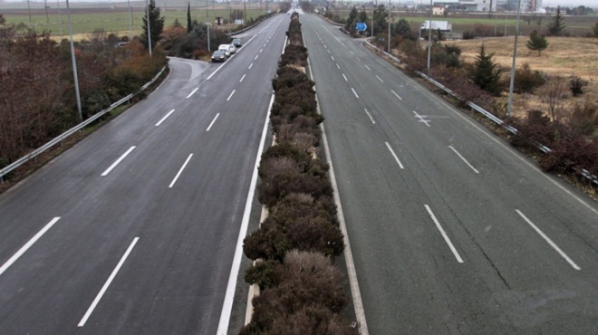 κομμένη-στα-δύο-η-χώρα-κλειστή-η-εθνική-171409