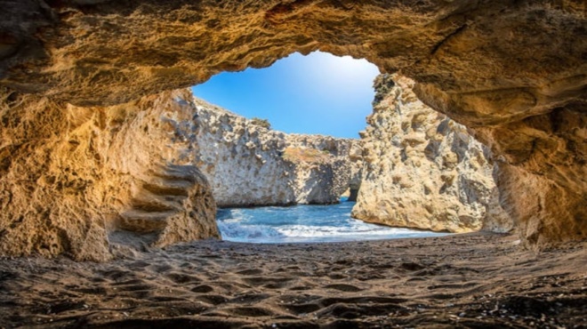 η-πιο-όμορφη-παραλία-της-μήλου-δεν-είνα-181170