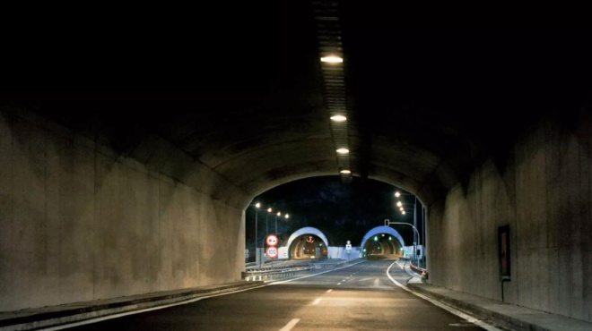 έκτακτο-ανατροπή-νταλίκας-σε-τούνελ-189508