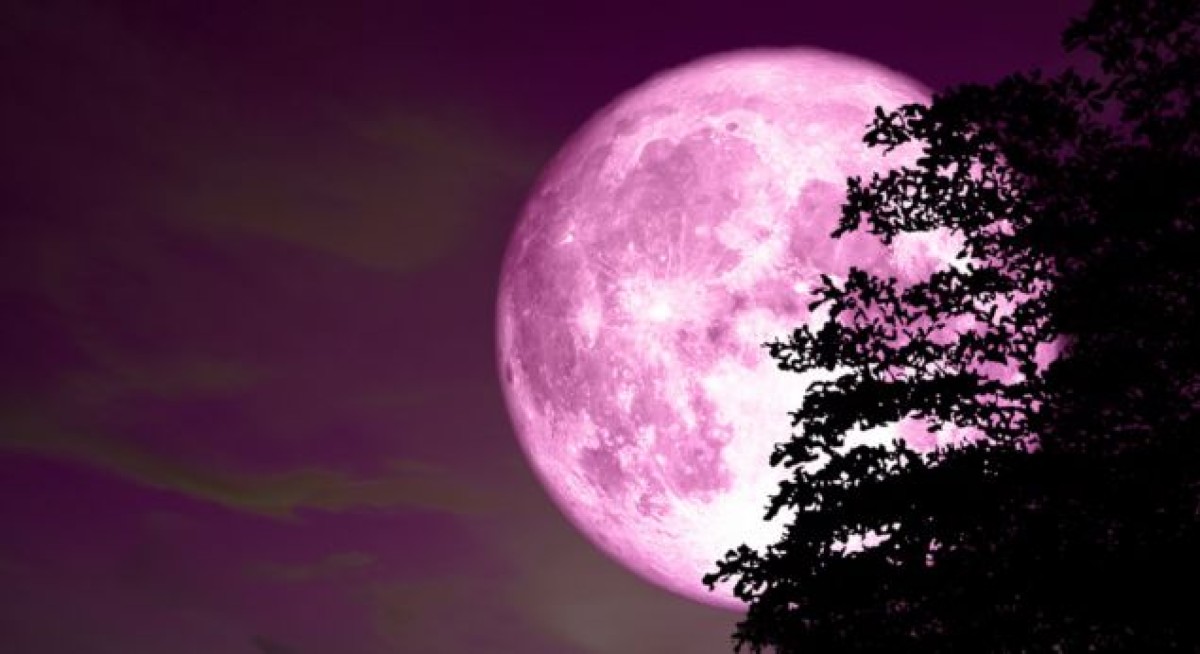 Ροζ πανσέληνος: Πότε θα τη δούμε στην Ελλάδα