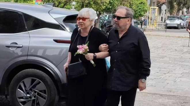 συγκίνηση-στην-κηδεία-του-γιάννη-φέρτ-186112