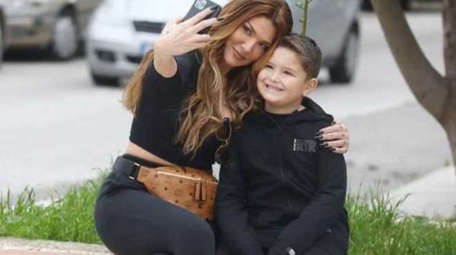 αγγελική-ηλιάδη-βόλτα-για-ψώνια-στη-γλ-192761