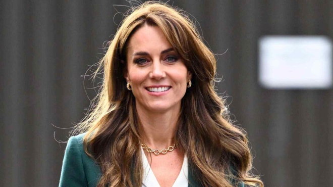 χαμογελαστή-και-ανέμελη-στο-φως-φωτ-196310