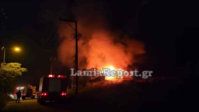 λαμία-άρπαξε-φωτιά-το-εργοστάσιο-για-194234