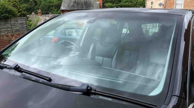 χαρτονόμισμα-στο-παρμπρίζ-η-επικίνδυ-192919