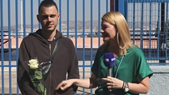 πανελλήνιες-νεαρός-περίμενε-με-λουλο-196828