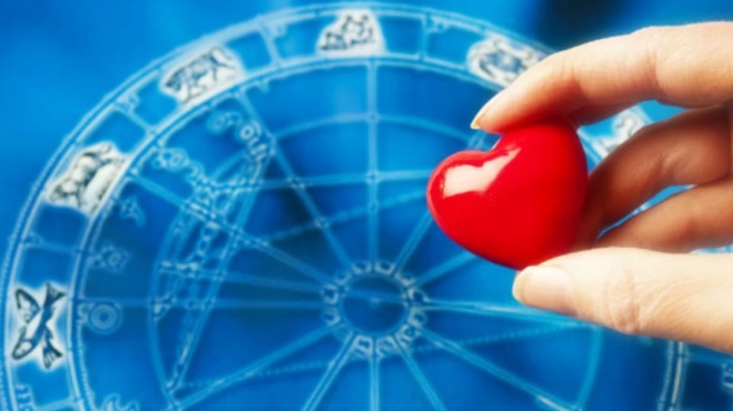 ανεβαίνουν-τα-σκαλιά-της-εκκλησίας-ο-έ-193701