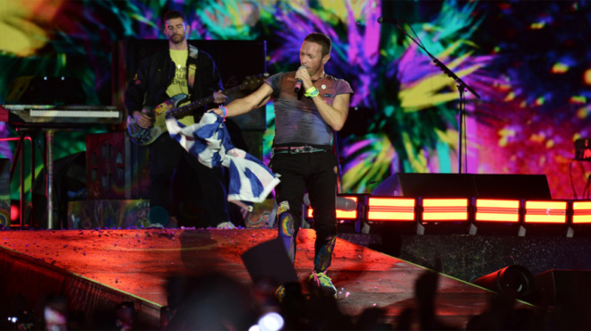 αποθέωση-για-τους-coldplay-γεμάτο-με-αστέρια-198812