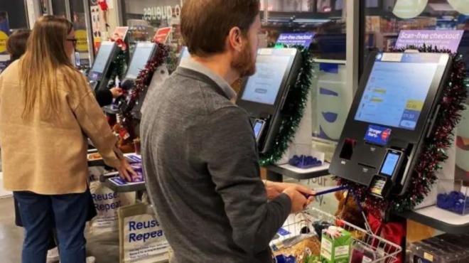 η-lidl-hellas-υιοθετεί-τα-ταμεία-self-checkout-τέλος-οι-ουρ-198451