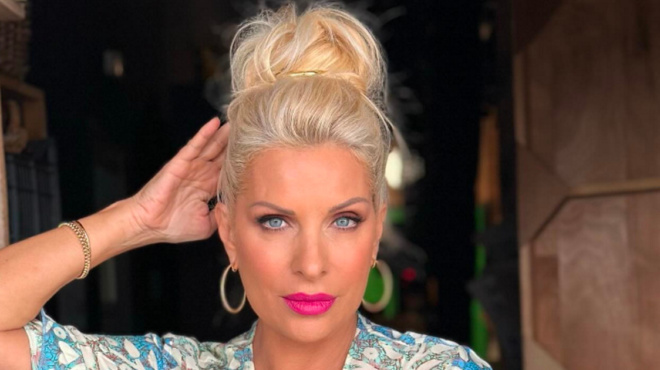 σαν-γαλαζοαίματη-η-ελένη-μενεγάκη-απο-200382