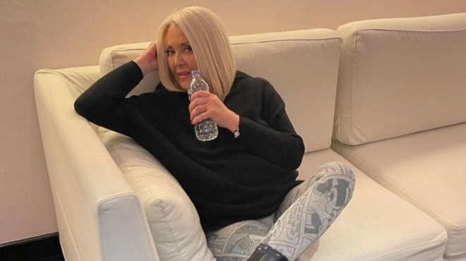 ρούλα-κορομηλά-χαλαρές-στιγμές-στο-μπ-198633