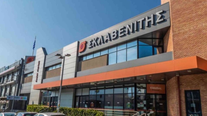 σκλαβενίτης-στέφεται-αυτοκράτορας-203010