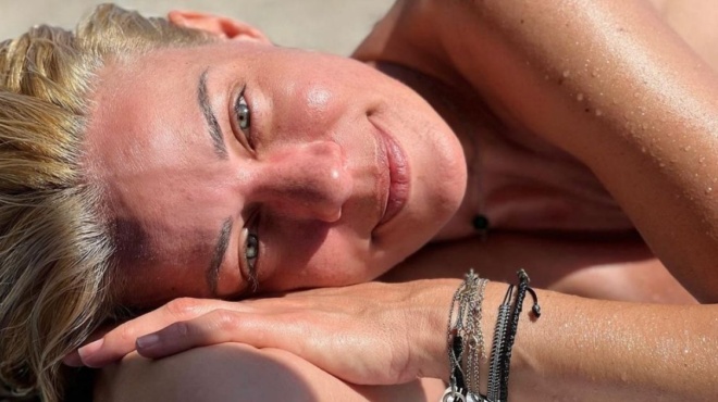 ζέτα-μακρυπούλια-απολαμβάνει-το-καλο-197232