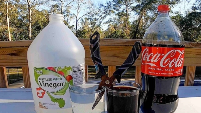 κόκα-κόλα-και-λευκό-ξίδι-το-θαυματουρ-205602