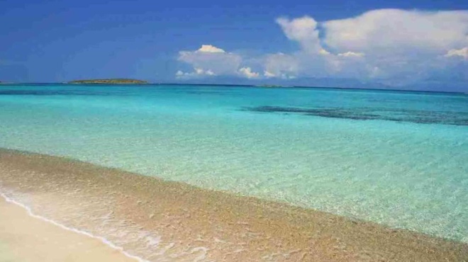 h-τροπική-παραλία-της-ελλάδας-με-νερά-πι-204168