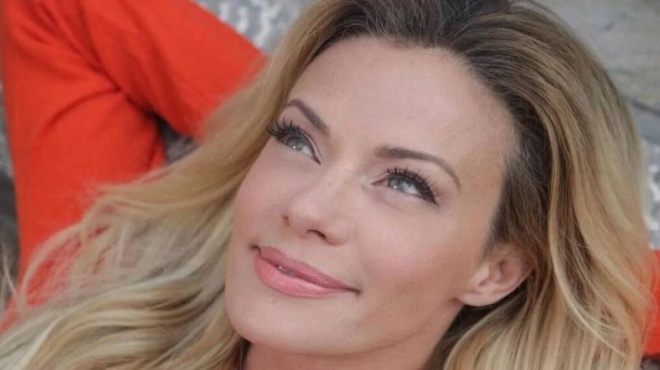 σαν-αληθινή-barbie-η-ζέτα-μακρυπούλια-εμφαν-206152