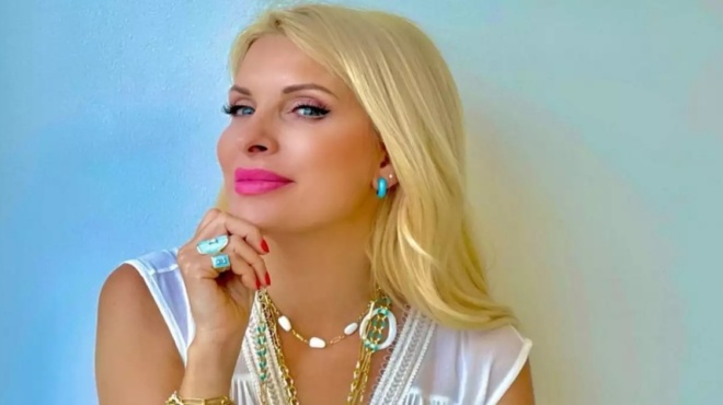 ελένη-μενεγάκη-άβαφη-με-το-φυσικό-της-μ-213294