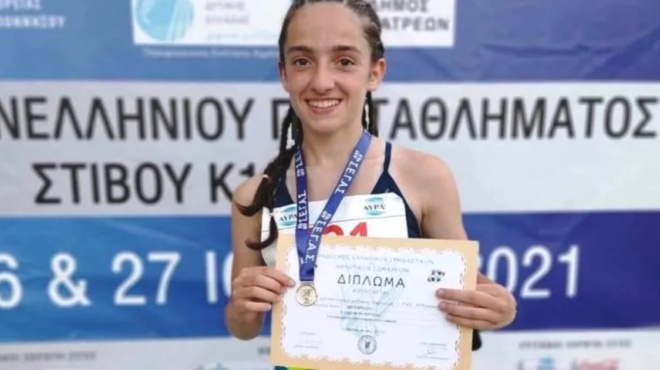 αγρίνιο-θρήνος-στην-κηδεία-της-18χρονης-230019