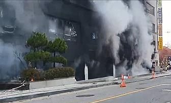 μεγάλη-φωτιά-σε-εμπορικό-κέντρο-πολλο-234922