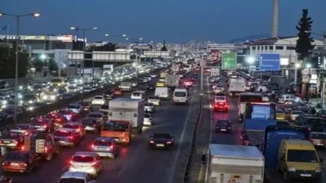 μεσογείων-καραμπόλα-τεσσάρων-αυτοκι-238105