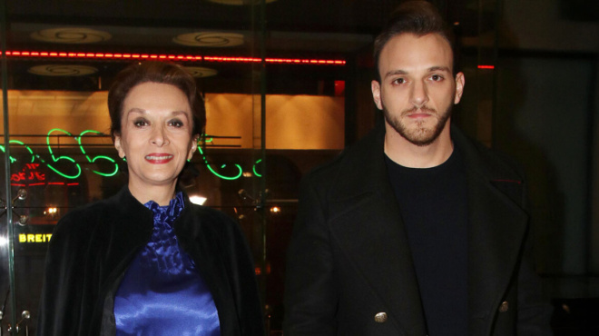 ο-κάρολος-κι-εγώ-συντετριμμένη-η-μ-237371