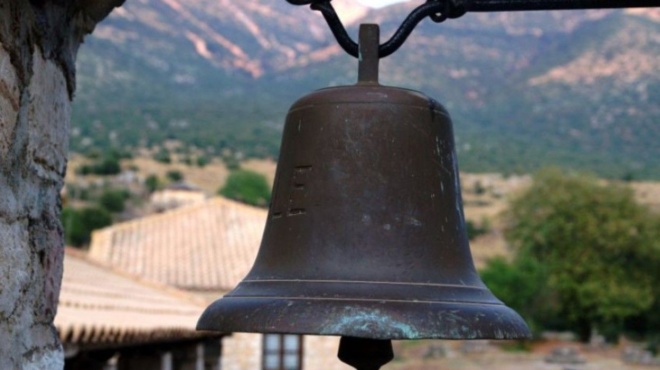 ντράπηκε-και-η-ντροπή-έκλεψαν-καμπάνα-241099