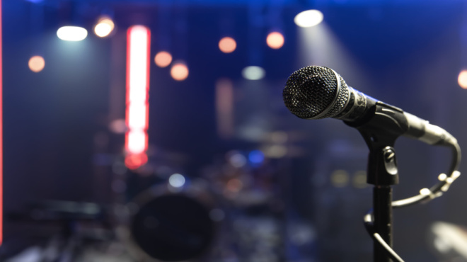 συνελήφθη-πασίγνωστος-τραγουδιστής-821-238790