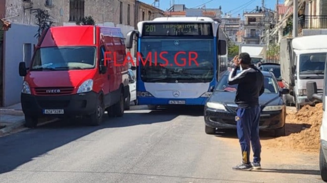 ασυνείδητος-οδηγός-έφραξε-το-δρόμο-243671