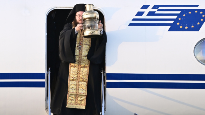 έφτασε-στην-έλλαδα-το-άγιο-φως-246504