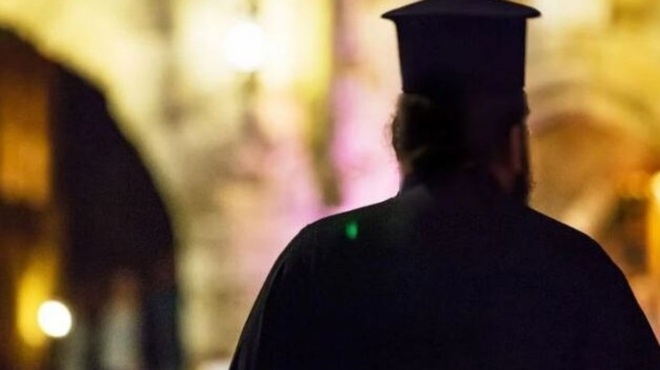 βίος-και-πολιτεία-ο-παπάς-που-είναι-σ-249124