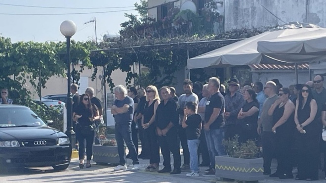 άρτα-σπαραγμός-στην-κηδεία-του-14χρονου-252136