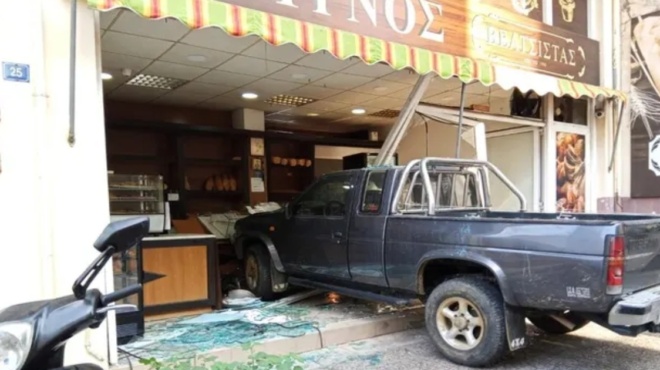 αδιανόητο-τροχαίο-αγροτικό-μπούκαρε-252075