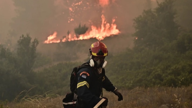 μεγάλη-φωτιά-στο-γεράκι-καίει-δασική-έ-255435